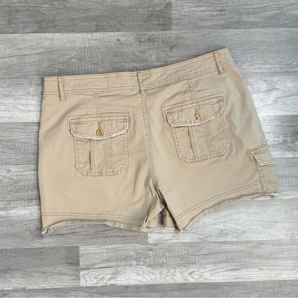 Utility Cargo Shorts Size 11/12 Beige Distressed Hem Zip Pockets Maurices - Picture 2 of 4